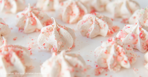 Peppermint Meringue Kisses